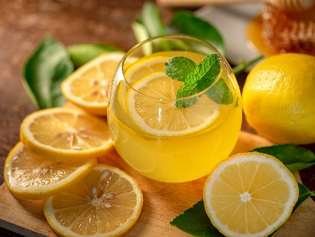 Домашна лимонада с мед, мента газирана вода - снимка на рецептата